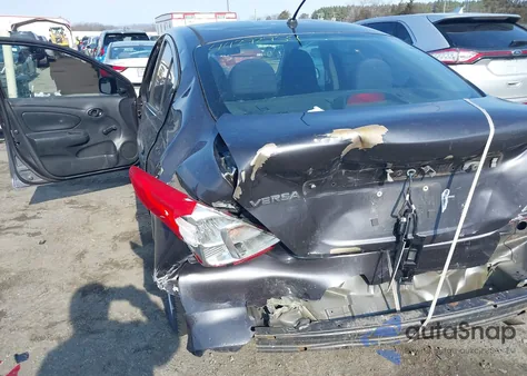 2015 Nissan Versa 1.6 S z USA, uszkodzony, nr VIN 3N1CN7AP3FL817349